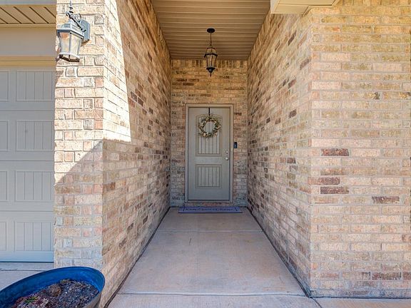3rd image of 13803 Avenue V