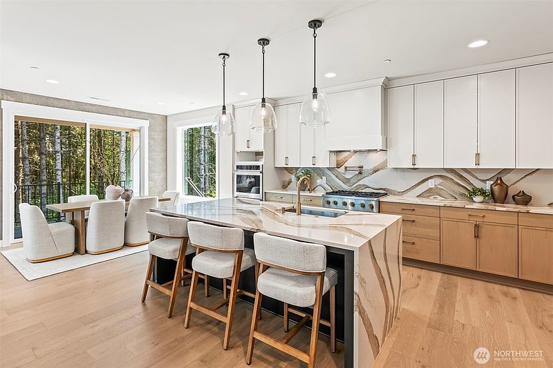 4th image of 15211 210th Avenue E #989
