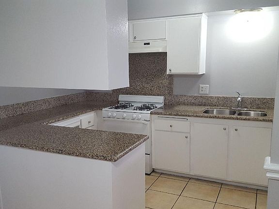 2nd image of 204 E Clifton Ave APT 3