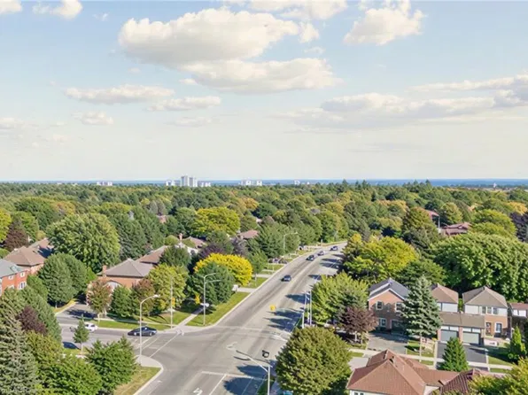 1905 Pilgrims Way #Penthouse 2, Oakville, ON L6M 2X2