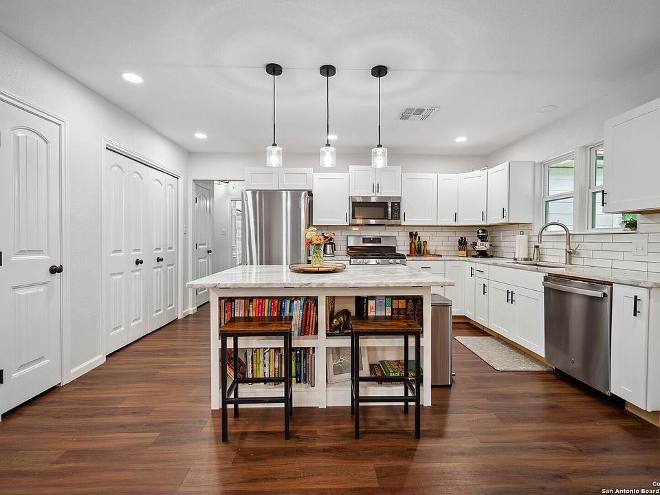 1607 7th, Floresville, TX 78114 | MLS #1872380 | Zillow