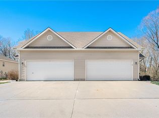 9450-9452 N Robinhood Ave, Kansas City, MO 64154