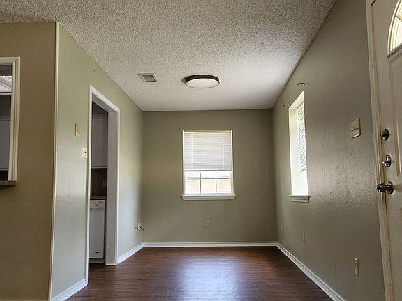 2nd image of 3712 Bluff Oak St
