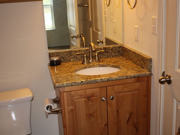 3rd image of 305 Hickory St