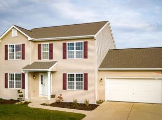 2430 Cedar Bluffs Dr, Slinger, WI 53086