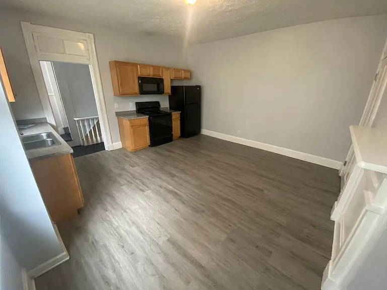 2209 Victor St — Photo 3