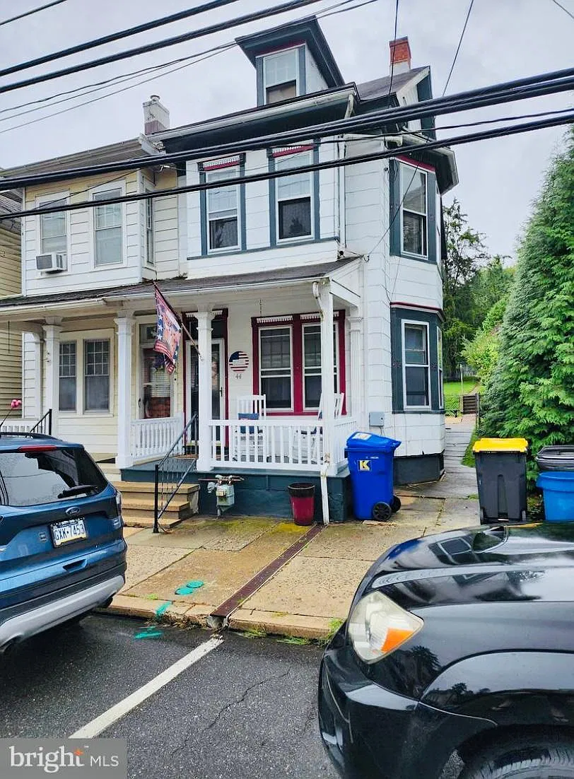 44 E High St — Photo 1