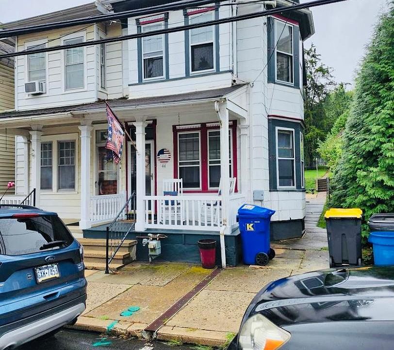 1st image of 44 E High St