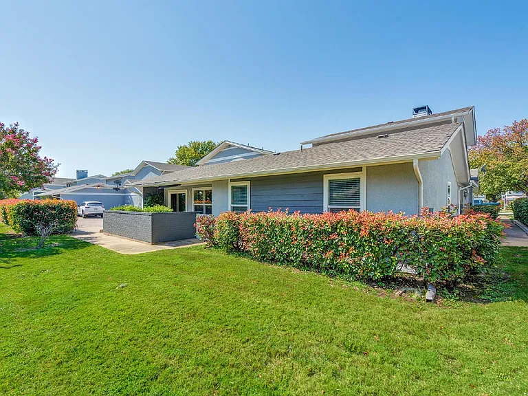 632 Timberline Dr — Photo 2