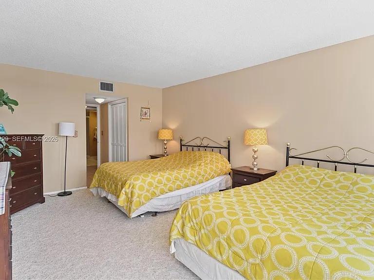 4020 Galt Ocean Dr #203 — Photo 34