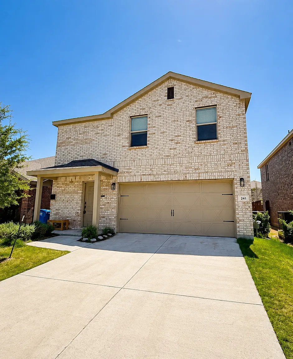 4 bed, 2056 sqft, $2,450 — Photo 1