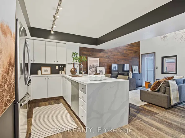 21 Earl St #323, Toronto, ON M4Y 3C8