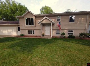 907 2nd Ave SE, Sleepy Eye, MN 56085