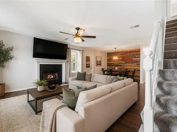 1824 Finsbury Ln, Virginia Beach, VA 23454
