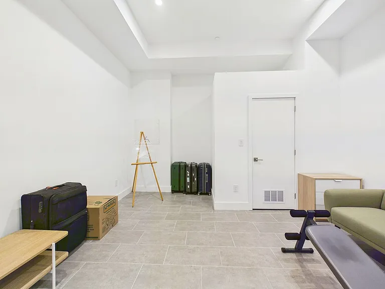 1335 S Garnet St — Photo 18