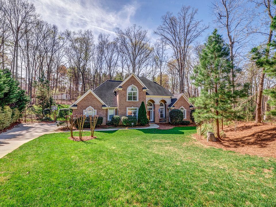 1st image of 145 English Ivy Ln