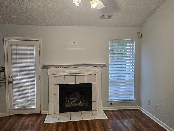 Cozy Living room with fireplace.