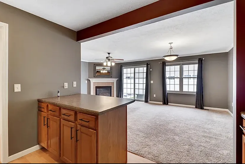 3 bed, 2400 sqft, $1,900 — Photo 4