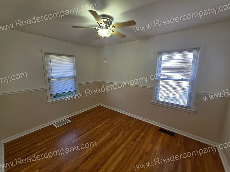6945 Northcote Ave — Photo 9