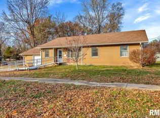 312 Prosperity St, Carterville, IL 62918