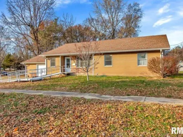 312 Prosperity St, Carterville, IL 62918