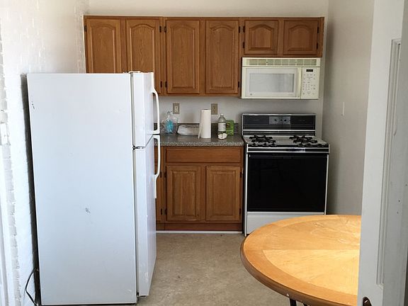 4th image of 183 Oak St