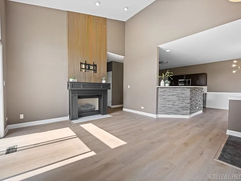 819 Asbury Dr — Photo 4