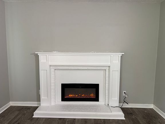 3rd image of 8885 Crawford Ct NE