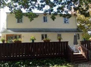 406 S 8th St, Lindenhurst, NY 11757