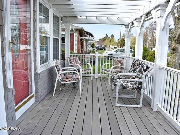 3rd image of 27 Castle Harbor Dr