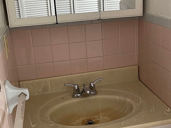 5th image of 114 Highland Ave #114