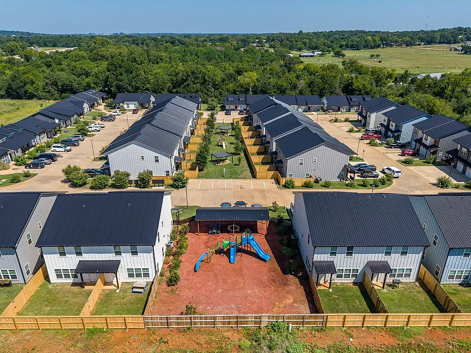 Residence Papillon - Luxury Townhome Community in Bullard, TX
