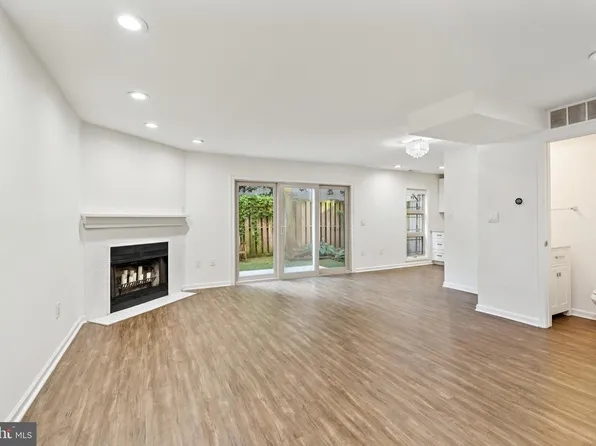 815 S 7th St APT 3, Philadelphia, PA 19147