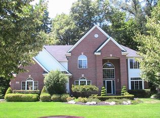 24525 Sandpiper Ct, Novi, MI 48374