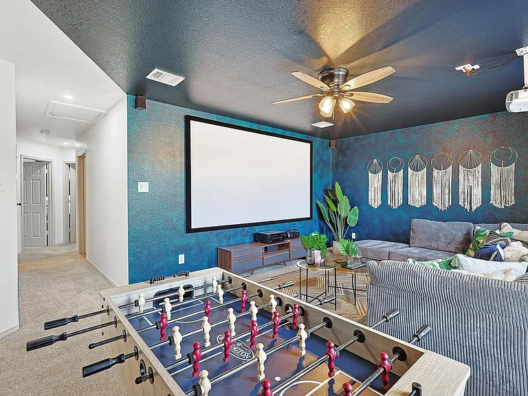 1049 Pullman Dr — Photo 31
