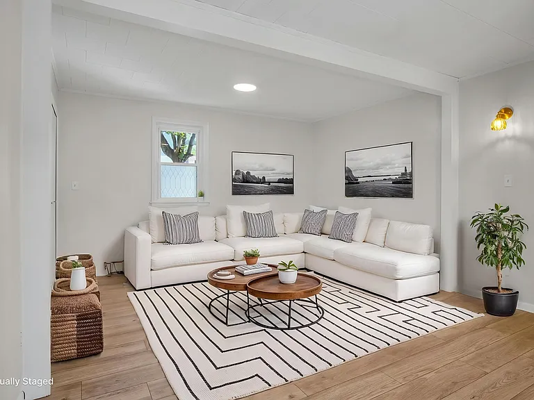 Virtually staged living room V.1