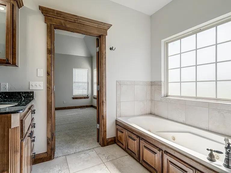 22525 Lindy Ter — Photo 61