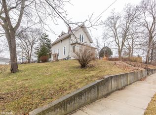 182 Gertrude St, Elgin, IL 60123