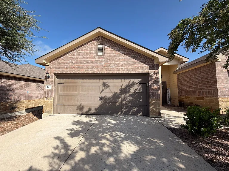 204 Kaspar Way — Photo 2