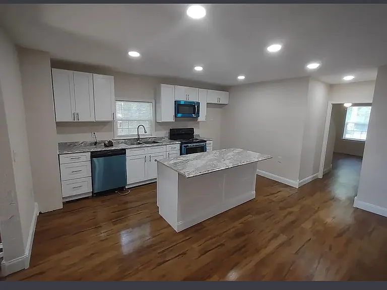 1881 N Campbell Ave #1 — Photo 3