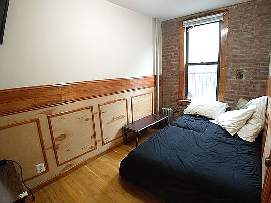 2nd image of 424 E 13th St #200