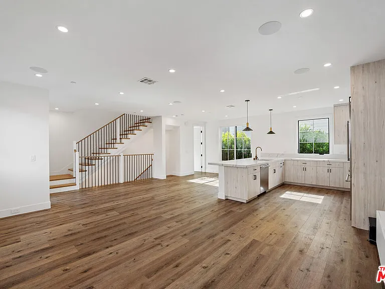 5330 Agnes Ave #1/2 — Photo 17