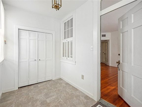 4th image of 2117-19 Broadway St