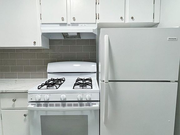 3rd image of 220 Quincy Ave