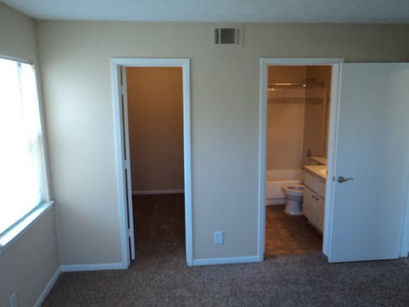 5th image of 2108 Club Pkwy