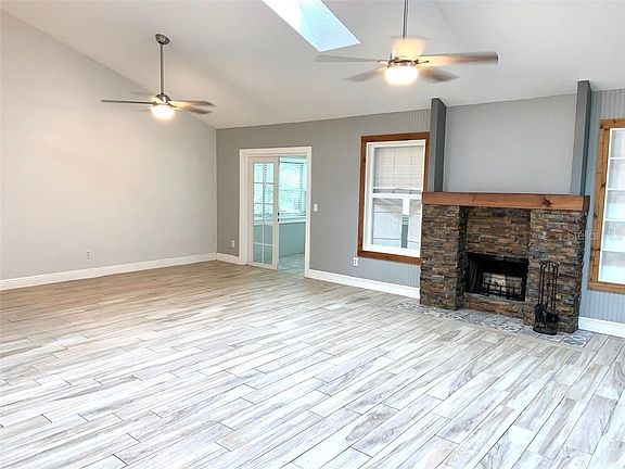 3rd image of 1008 Ward Cir