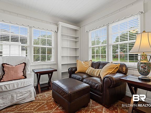 3rd image of 300 Woodlands Ave
