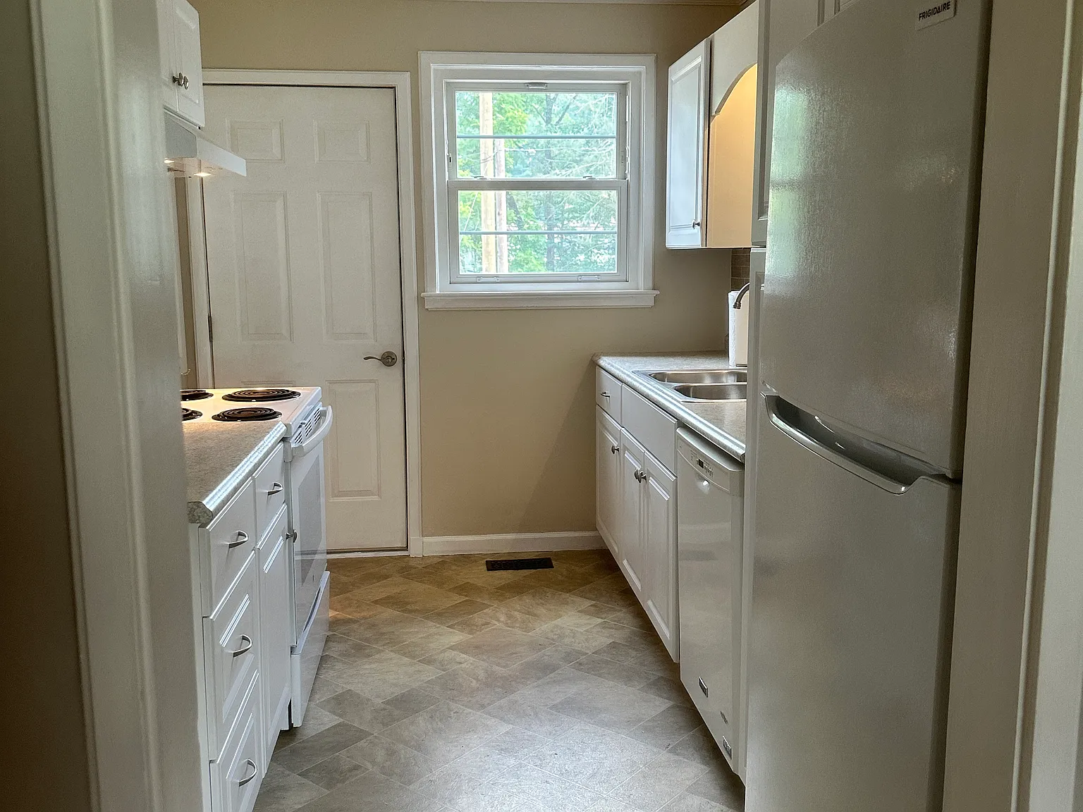 2 bed, 750 sqft, $1,650 — Photo 4