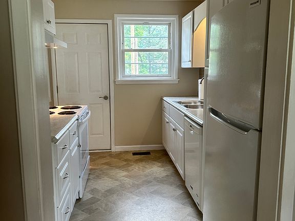 4th image of 63 Trowbridge Ln