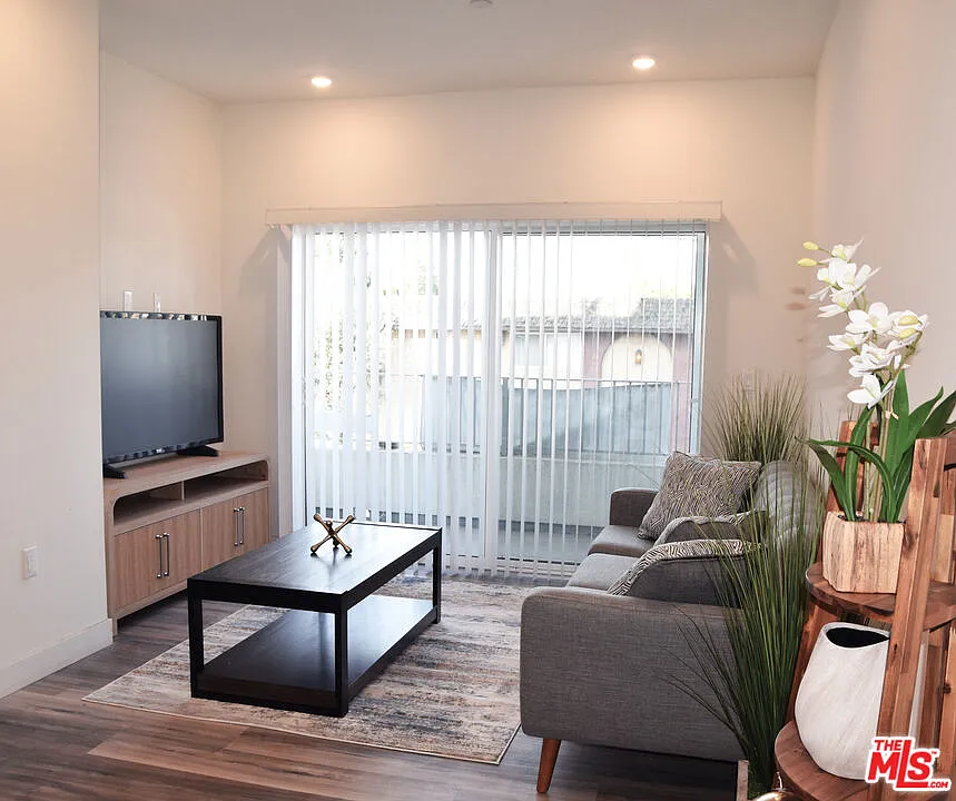 2 bed, 1.0 bath, 850 sqft, $2,795 — Photo 4